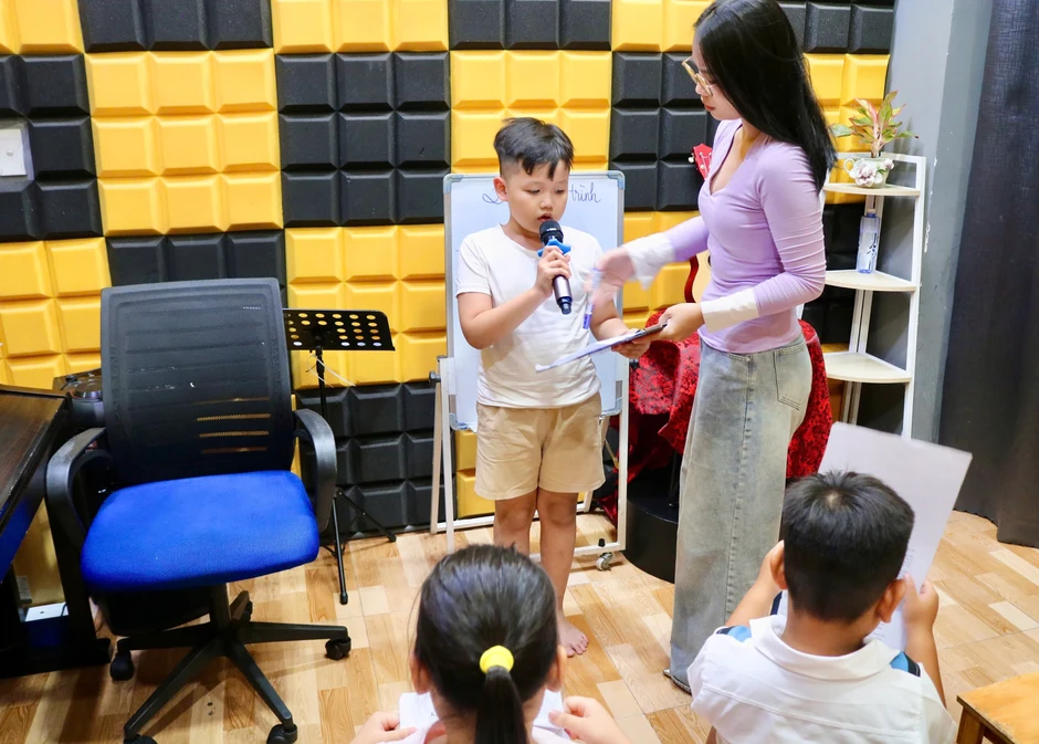 Để con tự tin hơn trong giao tiếp, đừng bỏ qua những khóa học này dịp hè Để con tự tin hơn trong giao tiếp, đừng bỏ qua những khóa học này dịp hè