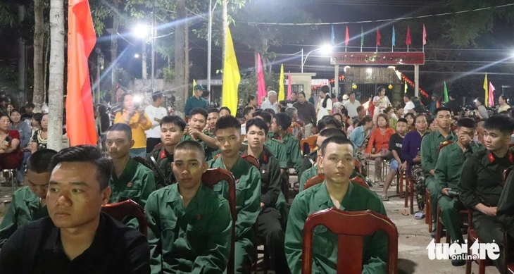Đêm tiễn thanh niên vùng biên giới An Giang lên đường nhập ngũ Đêm tiễn thanh niên vùng biên giới An Giang lên đường nhập ngũ