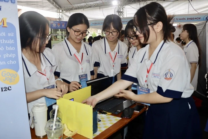 Điều gì đang chờ đợi học sinh, sinh viên tại Liên hoan Tuổi trẻ sáng tạo TP.HCM? Điều gì đang chờ đợi học sinh, sinh viên tại Liên hoan Tuổi trẻ sáng tạo TP.HCM?