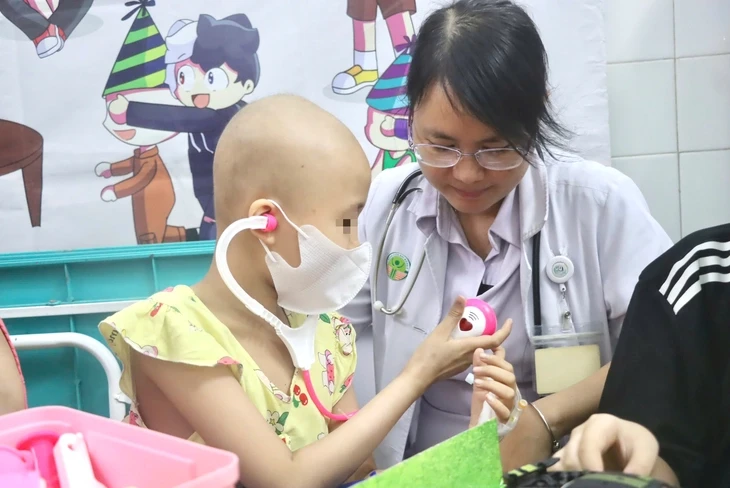 Điều ước nhỏ của bệnh nhi ung thư: Con muốn làm bác sĩ, công an... Điều ước nhỏ của bệnh nhi ung thư: Con muốn làm bác sĩ, công an...