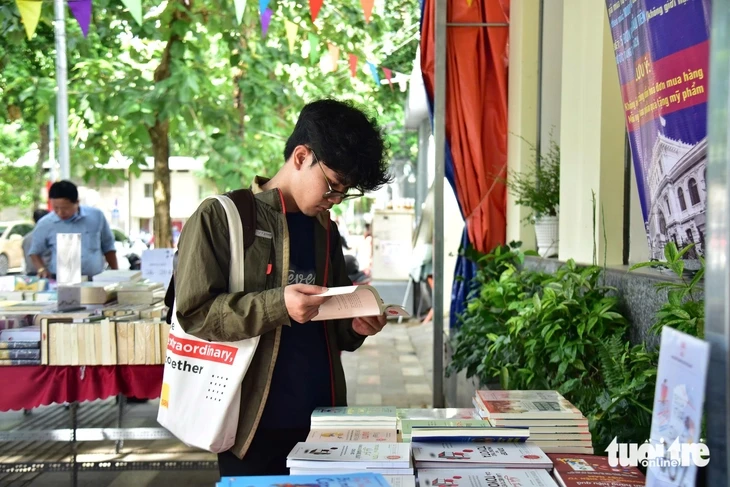 Đọc từ tò mò đến say mê, từ Đông y đến tiểu thuyết: Đừng đọc theo trend, hãy chọn cuốn bạn cần nhất Đọc từ tò mò đến say mê, từ Đông y đến tiểu thuyết: Đừng đọc theo trend, hãy chọn cuốn bạn cần nhất