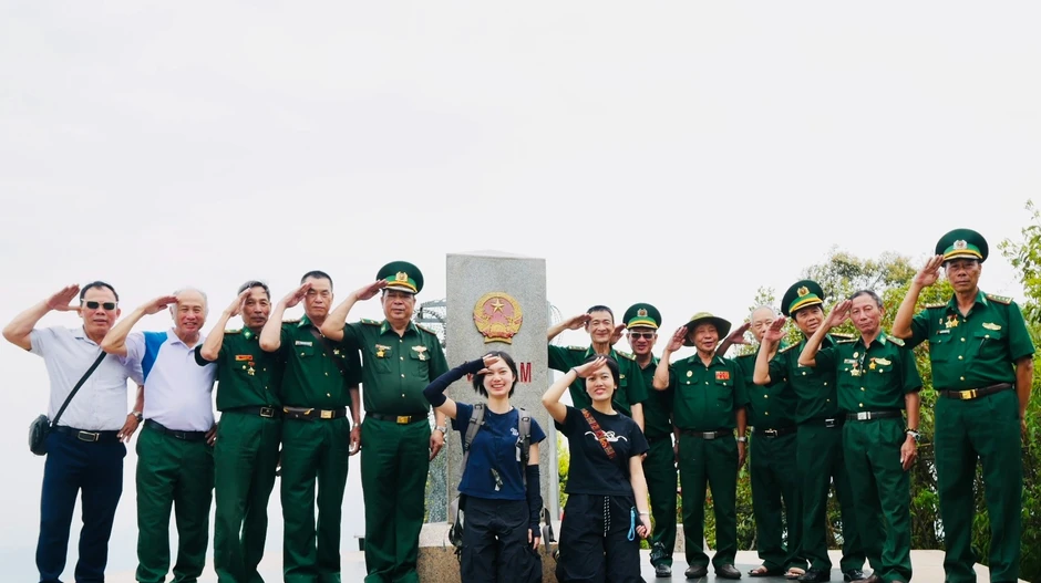 Đôi bạn Thanh Hóa nghỉ việc ở tuổi 23, lái xe máy xuyên Việt 306 ngày Đôi bạn Thanh Hóa nghỉ việc ở tuổi 23, lái xe máy xuyên Việt 306 ngày