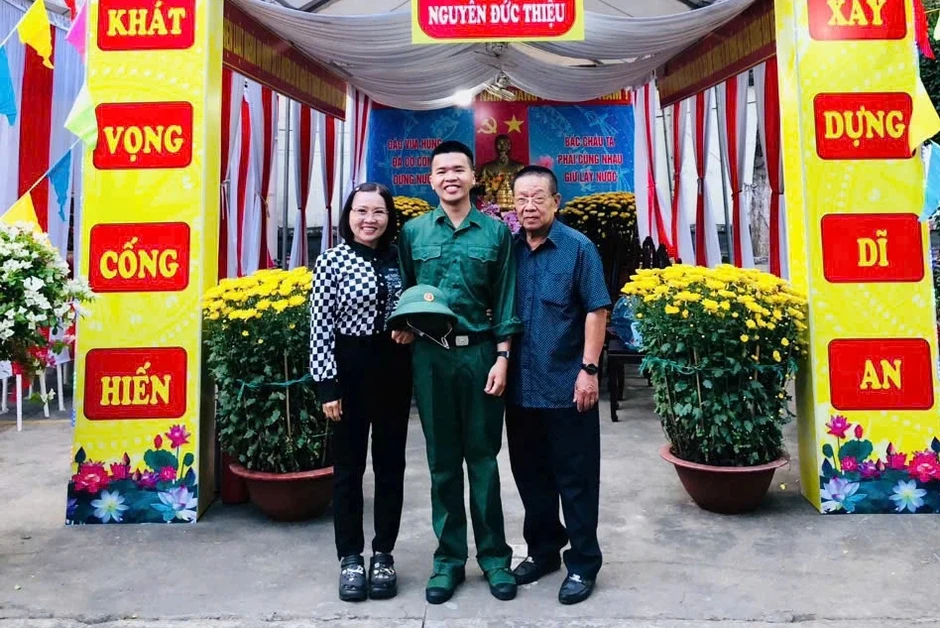Đời chỉ một lần: Câu chuyện truyền cảm hứng từ quyết định nhập ngũ của một thanh niên Đời chỉ một lần: Câu chuyện truyền cảm hứng từ quyết định nhập ngũ của một thanh niên
