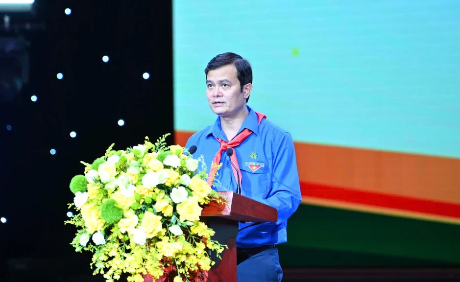 Đội TNTP Hồ Chí Minh được trao tặng Huân chương Lao động hạng nhất Đội TNTP Hồ Chí Minh được trao tặng Huân chương Lao động hạng nhất