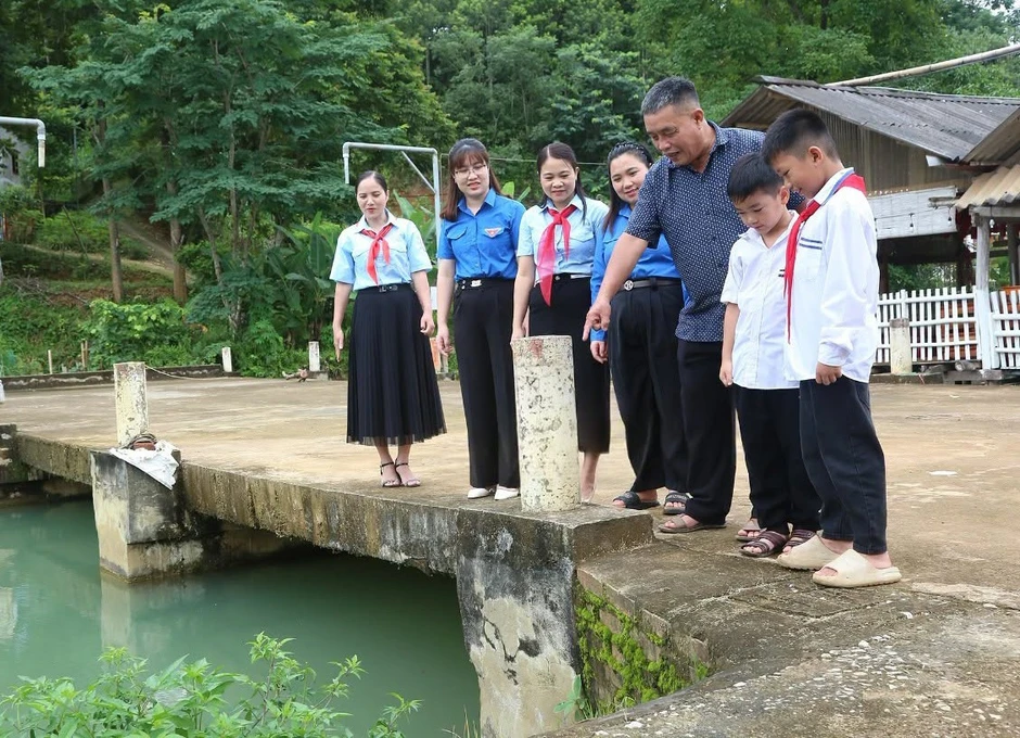 Đội viên mưu trí cứu em nhỏ khỏi đuối nước ở Sơn La được tuyên dương Đội viên mưu trí cứu em nhỏ khỏi đuối nước ở Sơn La được tuyên dương