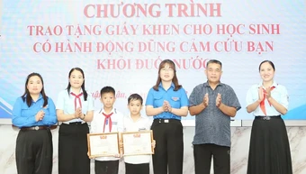 Đội viên mưu trí cứu em nhỏ khỏi đuối nước ở Sơn La được tuyên dương