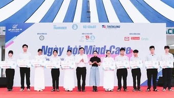 Đồng hành với thí sinh