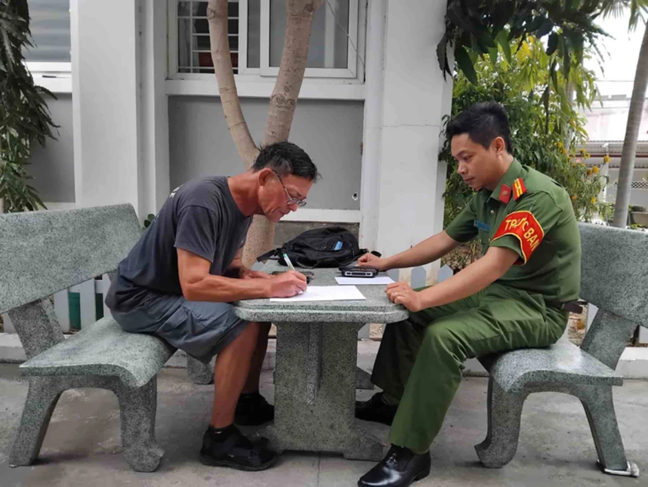 Du khách Pháp viết thư cảm ơn công an sau khi tìm lại điện thoại thất lạc Du khách Pháp viết thư cảm ơn công an sau khi tìm lại điện thoại thất lạc