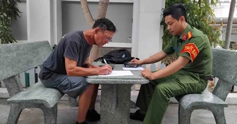 Du khách Pháp viết thư cảm ơn công an sau khi tìm lại điện thoại thất lạc