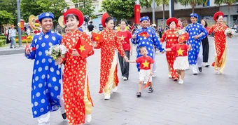 Dự lễ cưới tập thể để một lần trong đời khoác áo cô dâu