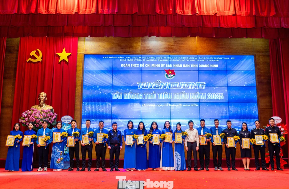 Đưa tổ chức Đoàn trở thành cái nôi rèn luyện nguồn lực cho Đảng Đưa tổ chức Đoàn trở thành cái nôi rèn luyện nguồn lực cho Đảng