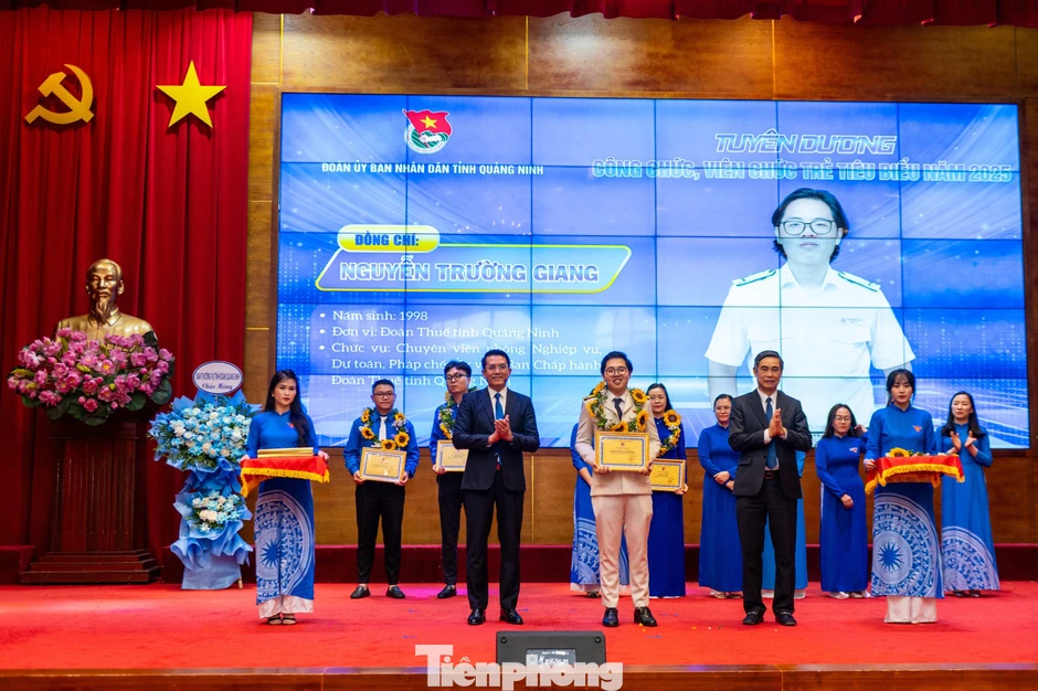 Đưa tổ chức Đoàn trở thành cái nôi rèn luyện nguồn lực cho Đảng Đưa tổ chức Đoàn trở thành cái nôi rèn luyện nguồn lực cho Đảng
