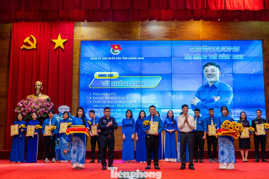 Đưa tổ chức Đoàn trở thành cái nôi rèn luyện nguồn lực cho Đảng Đưa tổ chức Đoàn trở thành cái nôi rèn luyện nguồn lực cho Đảng