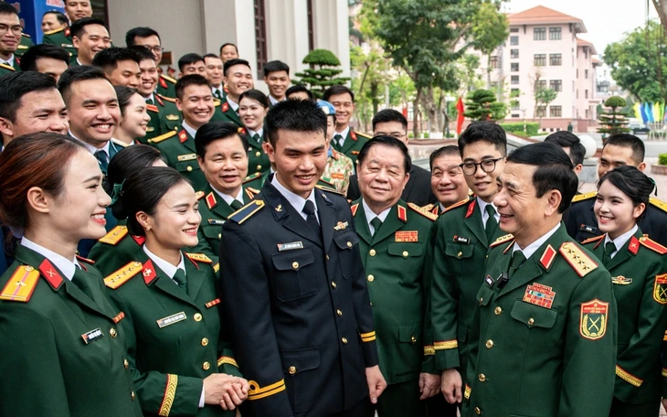 Gác giấc mơ giảng đường chọn thao trường