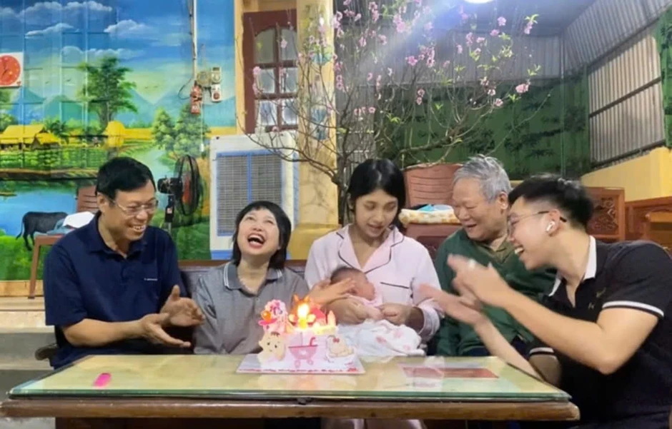 Gác lại giấc mơ TP.HCM, chàng trai về quê chăm mẹ bị tai biến, bố ung thư Gác lại giấc mơ TP.HCM, chàng trai về quê chăm mẹ bị tai biến, bố ung thư