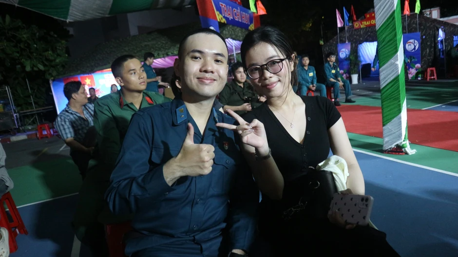 Gác lại việc ổn định, tạm xa người yêu, người trẻ TP.HCM lên đường nhập ngũ Gác lại việc ổn định, tạm xa người yêu, người trẻ TP.HCM lên đường nhập ngũ