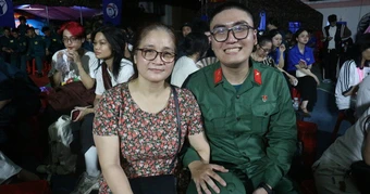 Gác lại việc ổn định, tạm xa người yêu, người trẻ TP.HCM lên đường nhập ngũ
