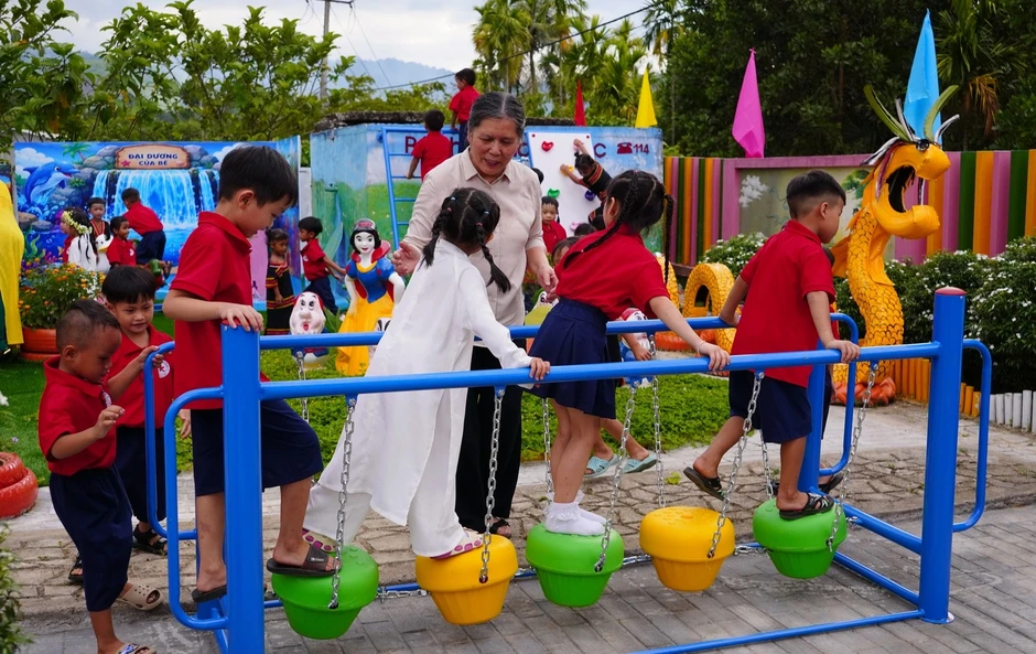 Gần 5 tỉ đồng tiếp sức trẻ em khó khăn, thắp sáng ước mơ kỷ nguyên số Gần 5 tỉ đồng tiếp sức trẻ em khó khăn, thắp sáng ước mơ kỷ nguyên số