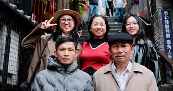 Gen Z  tiết kiệm để mua vàng, chi cả trăm triệu đồng đưa mẹ đi du lịch