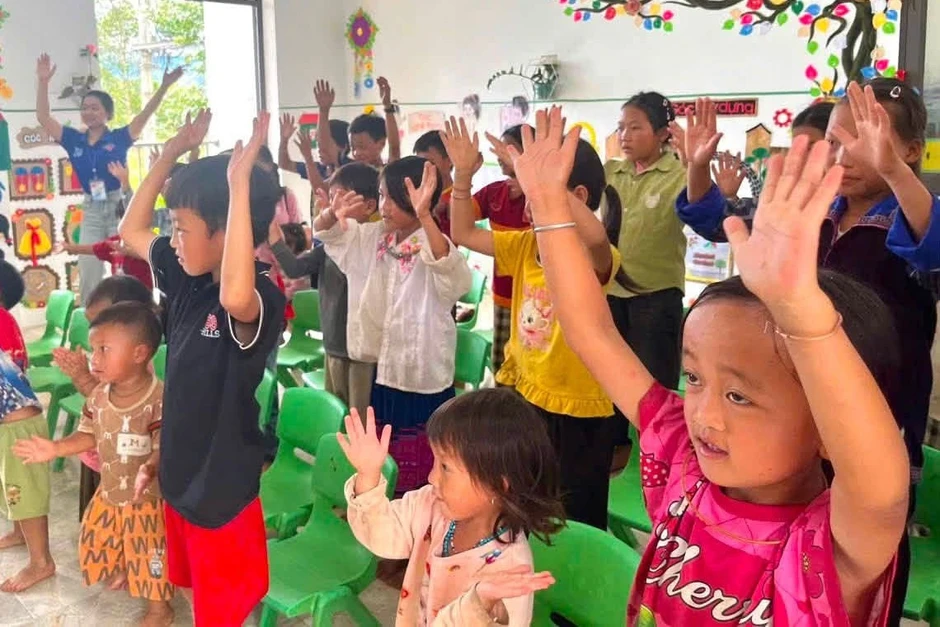 Gia sư áo xanh 'thắp sáng' vùng trời quê hương La Phu Khơ