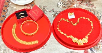 Giá vàng tăng, nhiều cặp đôi 'đứng hình' chuyện cưới hỏi