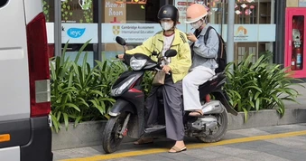 Giá xăng cao, 'đi chung xe' bỗng nhiên hot trở lại