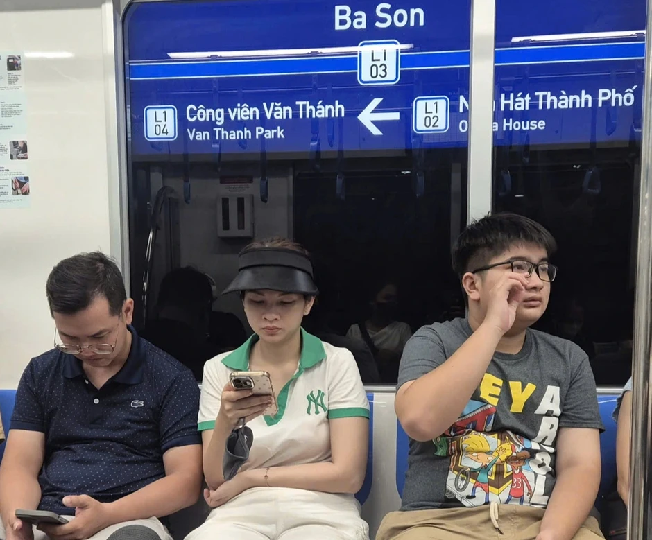 Giá xăng tăng, vượt 30.000 đồng/lít, người đi làm xa… thở dài Giá xăng tăng, vượt 30.000 đồng/lít, người đi làm xa… thở dài