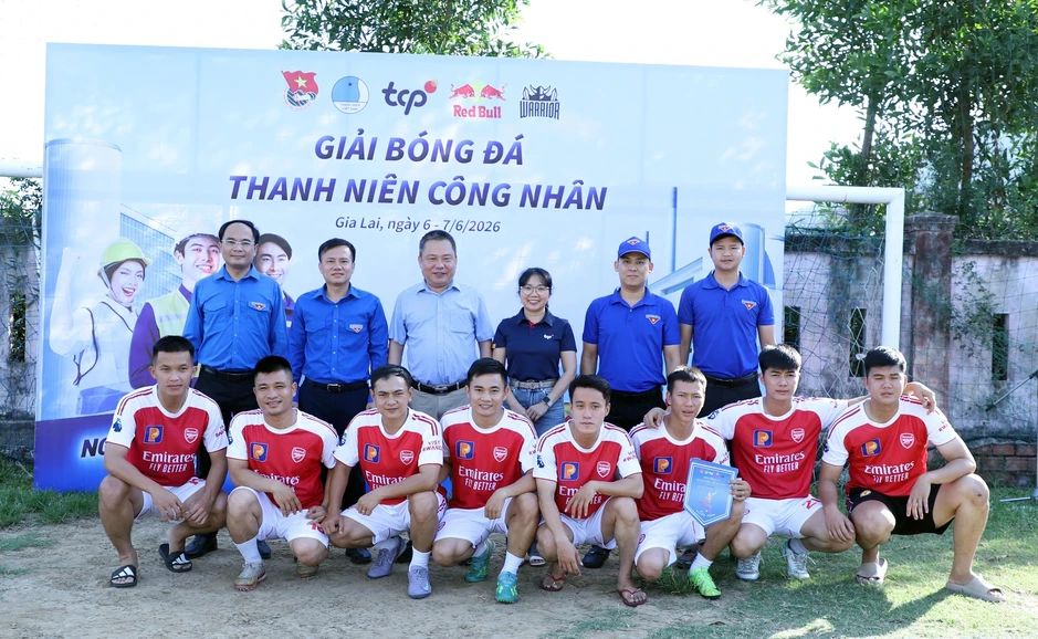 Giải bóng đá không chỉ mang lại những khoảnh khắc hồi hộp trên sân cỏ