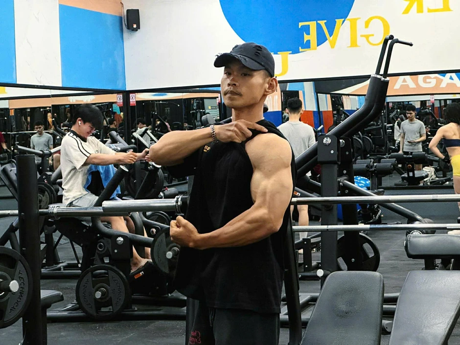 Giảm 57 kg trong 9 tháng, nhiếp ảnh gia có 6 múi nhờ tập thể hình