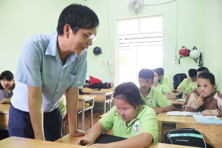 Giám đốc khiếm thị giúp hàng trăm trẻ khuyết tật: Đừng kỳ thị, hãy giúp công cụ! Giám đốc khiếm thị giúp hàng trăm trẻ khuyết tật: Đừng kỳ thị, hãy giúp công cụ!