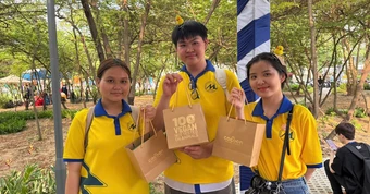 Gian hàng Việt Nam Xanh khơi gợi bạn trẻ bắt đầu từ những thay đổi nhỏ