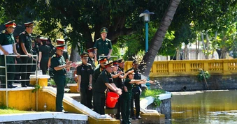 Giao lưu sĩ quan trẻ quân đội ba nước Việt Nam - Lào - Campuchia