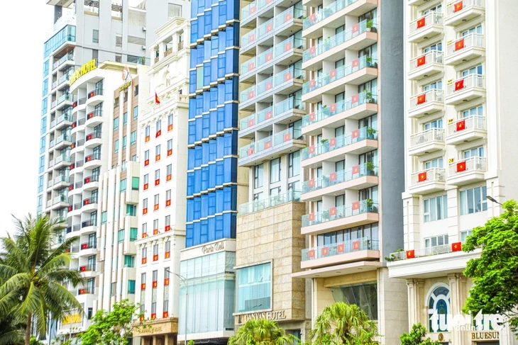Giới trẻ Đà Nẵng nô nức diện áo dài, duyên dáng chụp ảnh chào mừng lễ 30-4 Giới trẻ Đà Nẵng nô nức diện áo dài, duyên dáng chụp ảnh chào mừng lễ 30-4
