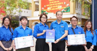 Hà Nội chuẩn bị hàng chục nghìn phần quà tặng thí sinh và người nhà