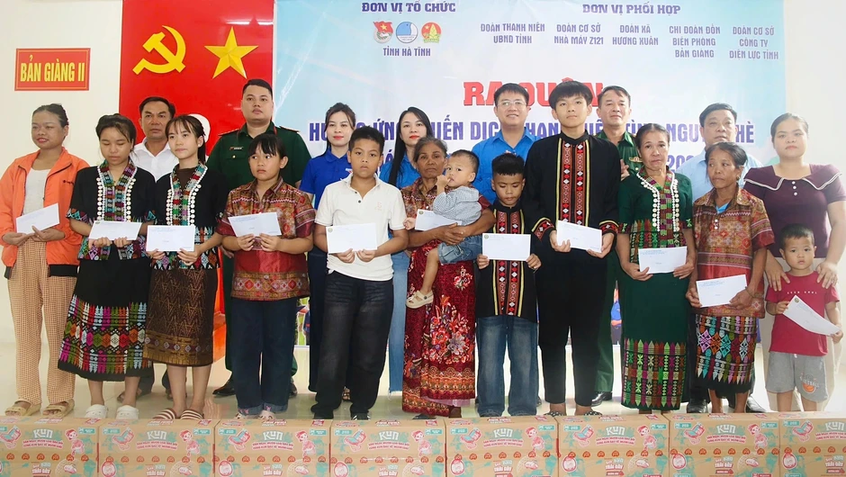 Hà Tĩnh ra quân Chiến dịch Thanh niên tình nguyện hè Hà Tĩnh ra quân Chiến dịch Thanh niên tình nguyện hè