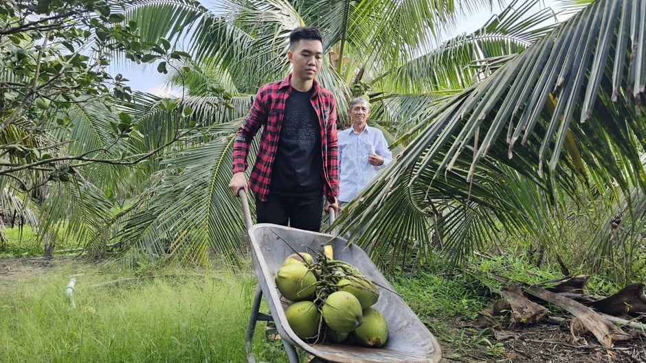Hai anh em ruột 'gác' bằng kỹ sư, làm điều bất ngờ... Hai anh em ruột 'gác' bằng kỹ sư, làm điều bất ngờ...