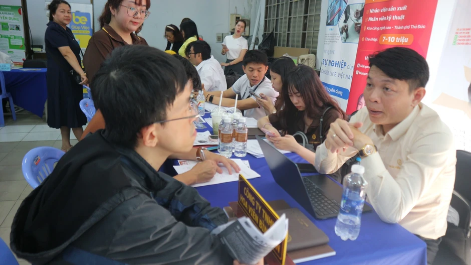 Hàng loạt việc làm cần tuyển gấp, thu nhập hơn 20 triệu đồng/tháng Hàng loạt việc làm cần tuyển gấp, thu nhập hơn 20 triệu đồng/tháng
