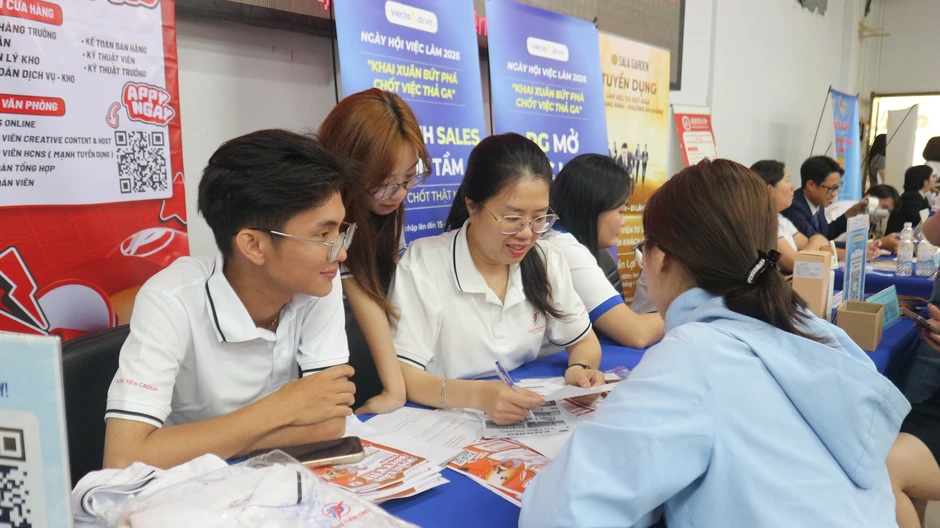 Hàng loạt việc làm cần tuyển gấp, thu nhập hơn 20 triệu đồng/tháng Hàng loạt việc làm cần tuyển gấp, thu nhập hơn 20 triệu đồng/tháng