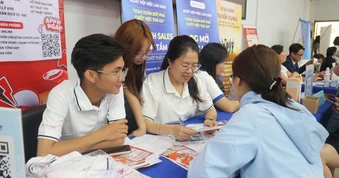 Hàng loạt việc làm cần tuyển gấp, thu nhập hơn 20 triệu đồng/tháng