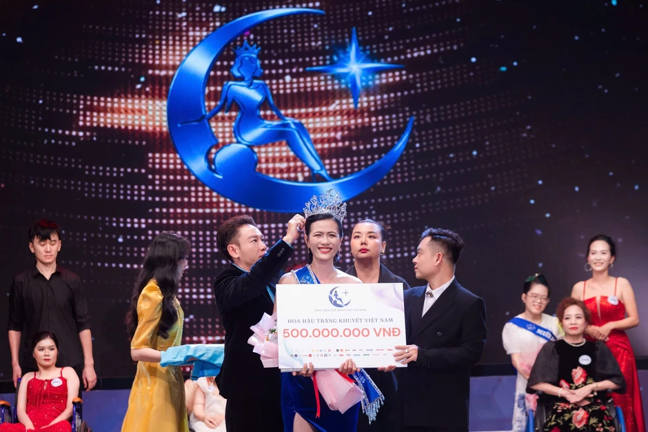 Hành trình bước ra ‘vùng an toàn’ của hoa hậu Trăng khuyết Việt Nam Hành trình bước ra ‘vùng an toàn’ của hoa hậu Trăng khuyết Việt Nam