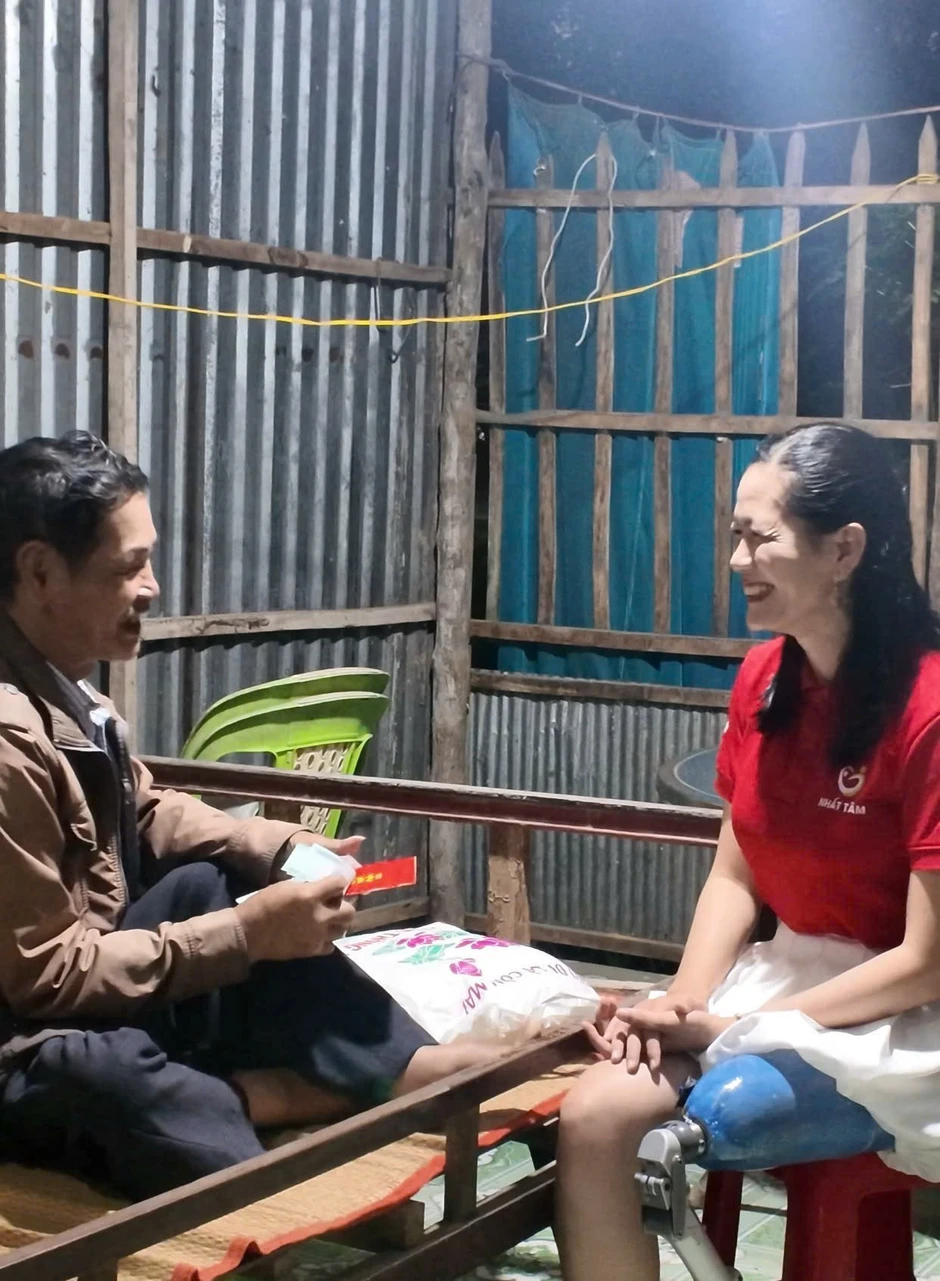Hành trình bước ra ‘vùng an toàn’ của hoa hậu Trăng khuyết Việt Nam Hành trình bước ra ‘vùng an toàn’ của hoa hậu Trăng khuyết Việt Nam