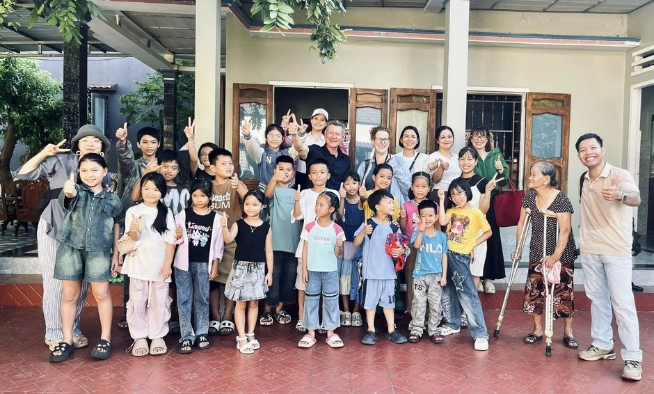 Hành trình của cậu bé chăn bò 'mang thế giới về quê hương' Hành trình của cậu bé chăn bò 'mang thế giới về quê hương'