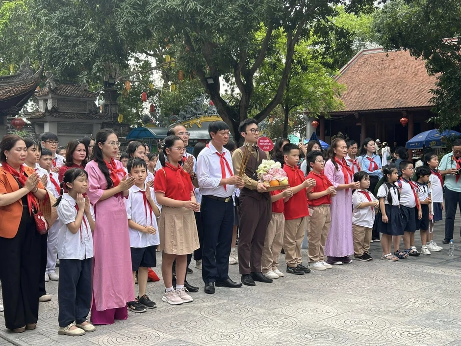 Hành trình đặc biệt trên chuyến tàu di sản của 100 hành khách Hành trình đặc biệt trên chuyến tàu di sản của 100 hành khách