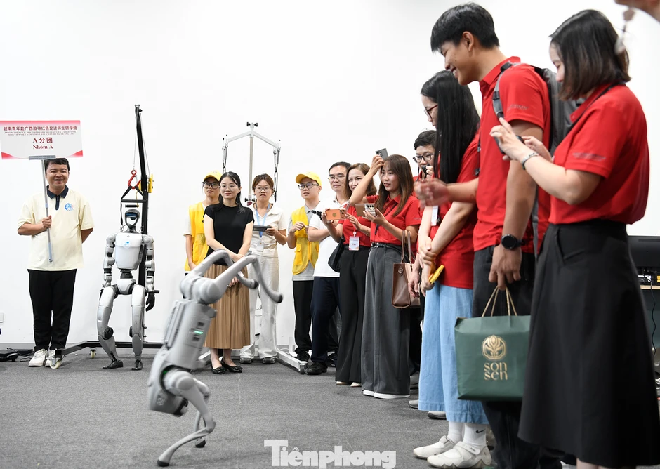 'Hành trình đỏ' khơi dậy khát vọng tri thức của người trẻ Việt 'Hành trình đỏ' khơi dậy khát vọng tri thức của người trẻ Việt