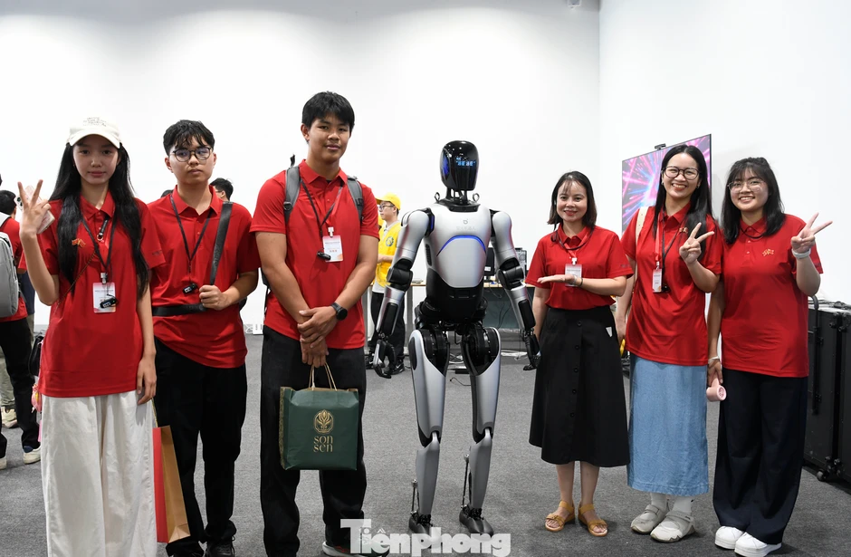'Hành trình đỏ' khơi dậy khát vọng tri thức của người trẻ Việt 'Hành trình đỏ' khơi dậy khát vọng tri thức của người trẻ Việt