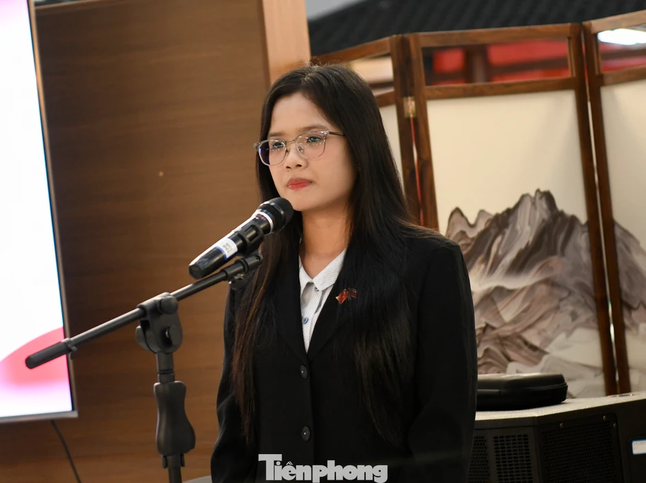'Hành trình đỏ' khơi dậy khát vọng tri thức của người trẻ Việt 'Hành trình đỏ' khơi dậy khát vọng tri thức của người trẻ Việt