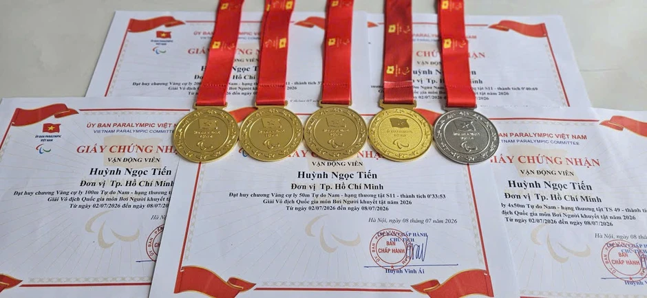 Hành trình lấp lánh vàng ‘thắp sáng' cộng đồng của kình ngư khiếm thị Hành trình lấp lánh vàng ‘thắp sáng' cộng đồng của kình ngư khiếm thị