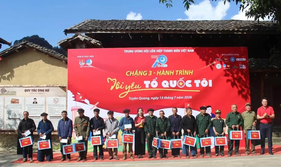 Hành trình 'Tôi yêu Tổ quốc tôi' chặng 3 đến với vùng đất địa đầu Lũng Cú