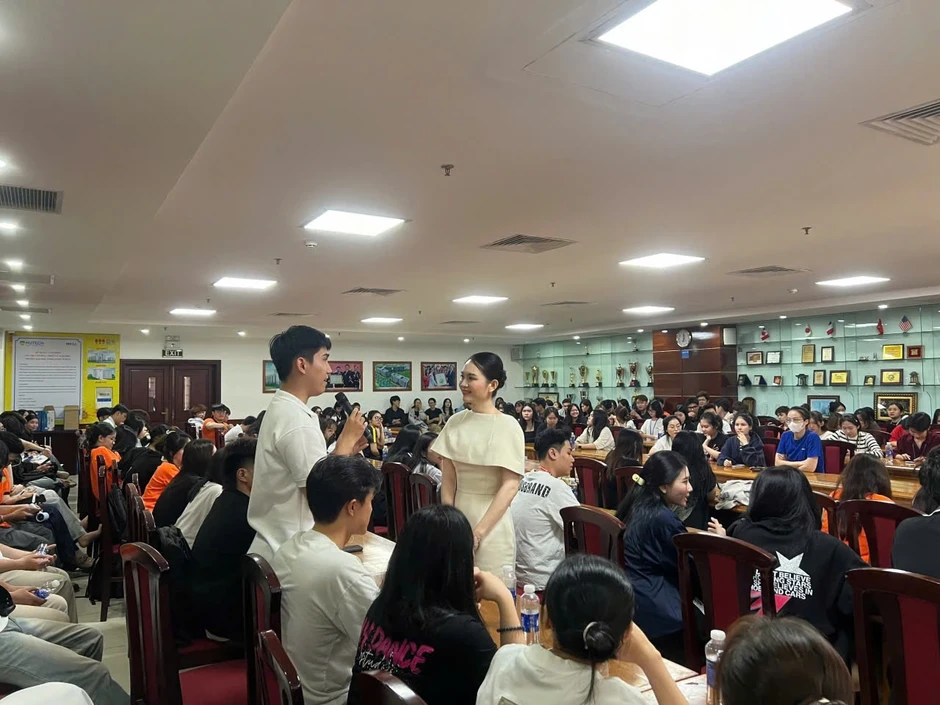 Hoa hậu lấy chồng đại gia xứ Nghệ, con 1 tuổi vội đi làm: Vì sao? Hoa hậu lấy chồng đại gia xứ Nghệ, con 1 tuổi vội đi làm: Vì sao?
