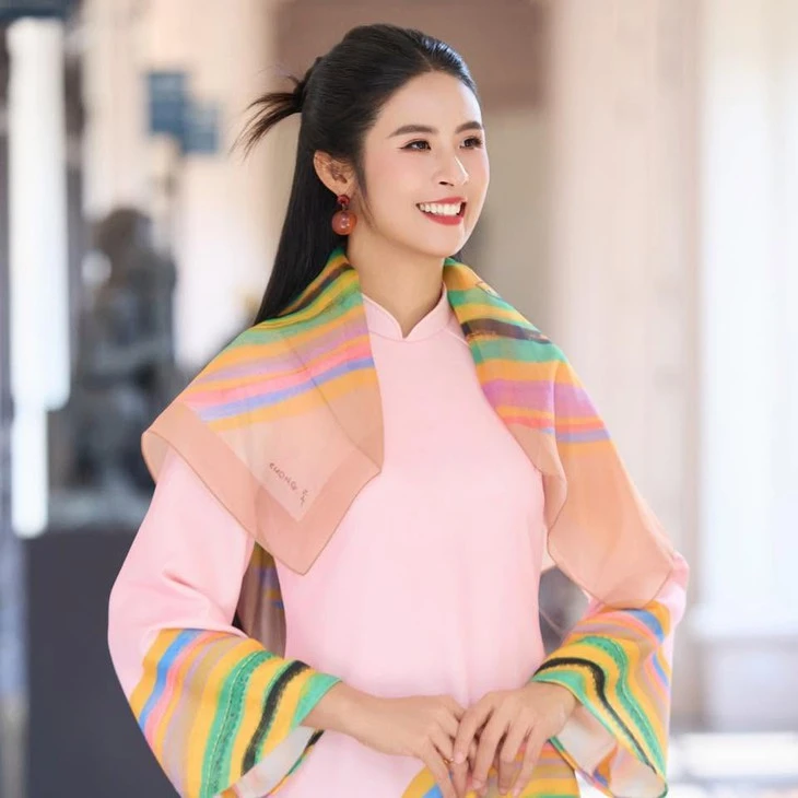 Hoa hậu Ngọc Hân tiếp sức bệnh nhi ung thư: Truyền lửa yêu thương từ trái tim đến trái tim Hoa hậu Ngọc Hân tiếp sức bệnh nhi ung thư: Truyền lửa yêu thương từ trái tim đến trái tim